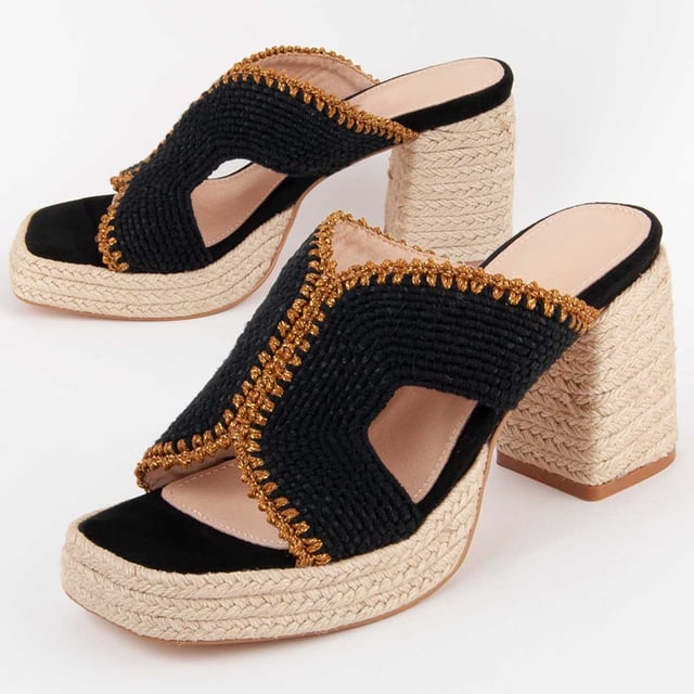 High-Heel Sandale für Damen. Einlegesohle aus 100% natürlichem Leder. Bequemer Sitz. Hergestellt von anderen Marken für unsere Marke. Ungefähre Maße: 10 cm Absatz und 3 cm Plattform.