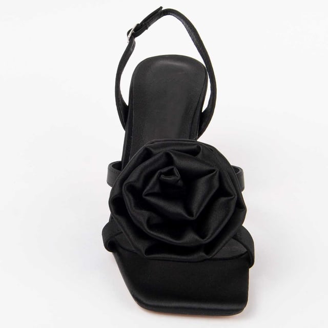 Heeled sandals for women. 100% natural leather insole. Comfortable fit. Manufactured by other brands for our brand. Approximate measurements: 6 cm heel