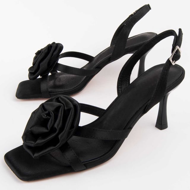 Heeled sandals for women. 100% natural leather insole. Comfortable fit. Manufactured by other brands for our brand. Approximate measurements: 6 cm heel