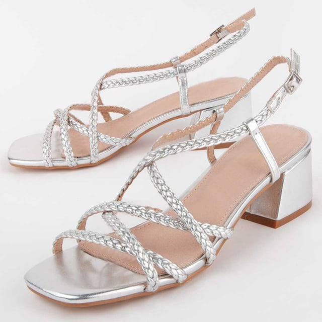 Hakken sandalen voor dames. 100% natuurlijke leren inlegzool. Comfortabele pasvorm. Gemaakt door andere merken voor ons merk. Ongeveer 5 cm hak