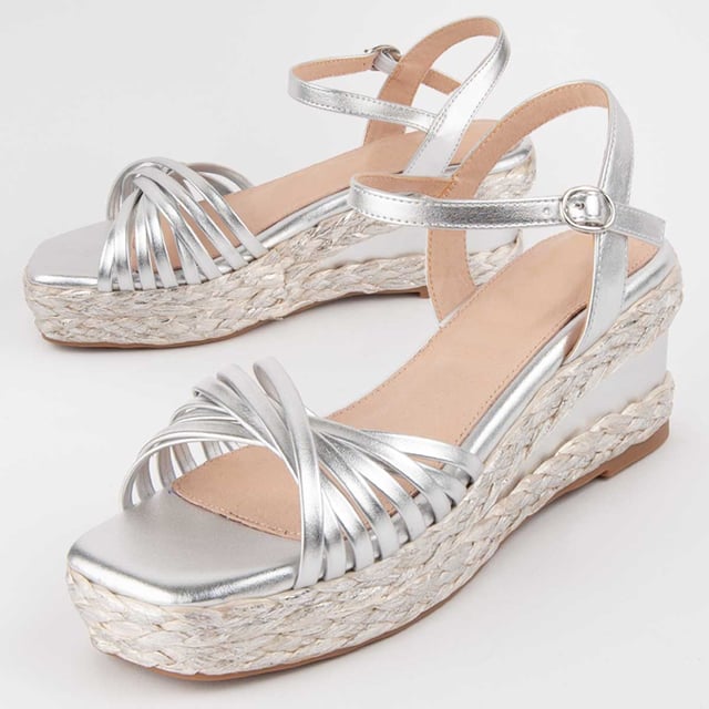 Espadrille Wedges für Damen. Einlegesohle aus 100% natürlichem Leder. Bequemer Sitz. Hergestellt von anderen Marken für unsere Marke. Ungefähre Maße: 7 cm Keil und 3 cm Plattform.