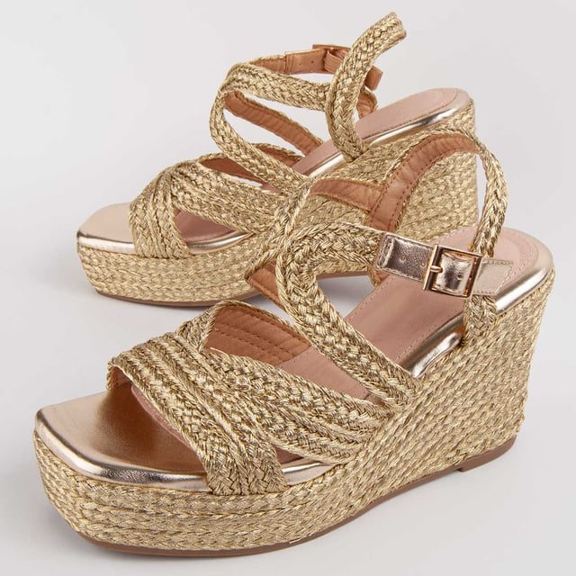 Espadrille Wedges für Damen. Einlegesohle aus 100% natürlichem Leder. Bequemer Sitz. Hergestellt von anderen Marken für unsere Marke. Ungefähre Maße: 9 cm Keil und 3 cm Plattform.