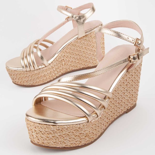 Espadrille Wedges für Damen. Einlegesohle aus 100% natürlichem Leder. Bequemer Sitz. Hergestellt von anderen Marken für unsere Marke. Ungefähre Maße: 10 cm Keilabsatz und 4 cm Plateausohle.