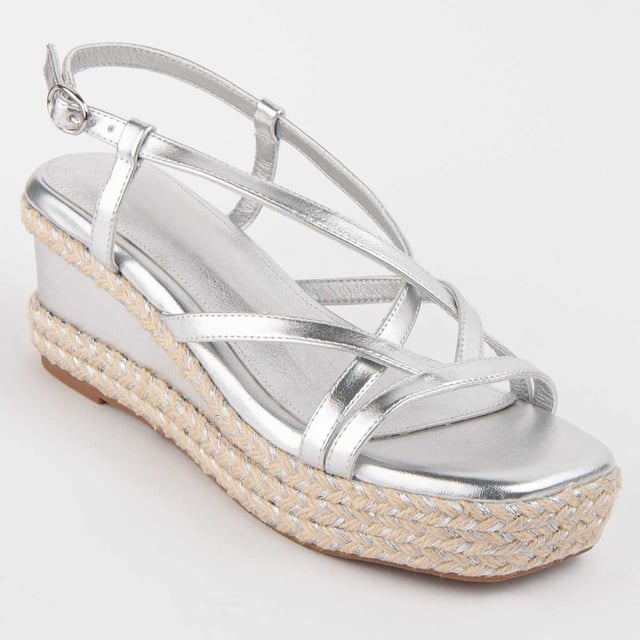 Espadrille Wedges für Damen. Einlegesohle aus 100% natürlichem Leder. Bequemer Sitz. Hergestellt von anderen Marken für unsere Marke. Ungefähre Maße: 7 cm Keil und 3 cm Plattform.