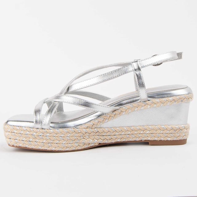 Espadrille Wedges für Damen. Einlegesohle aus 100% natürlichem Leder. Bequemer Sitz. Hergestellt von anderen Marken für unsere Marke. Ungefähre Maße: 7 cm Keil und 3 cm Plattform.
