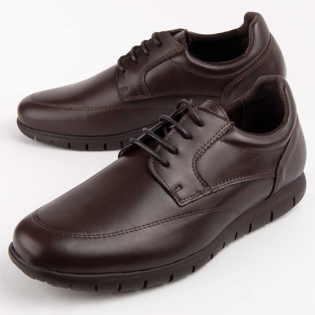 Hecho en España. Garantía Purapiel, 10 años de garantía. Zapato cómodo para hombre. Fabricado en cuero 100% natural libre de Cromo VI. Materiales de máxima calidad. Suela de goma antideslizante. Plantilla acolchada. Fabricado por otras marca para nuestra marca.