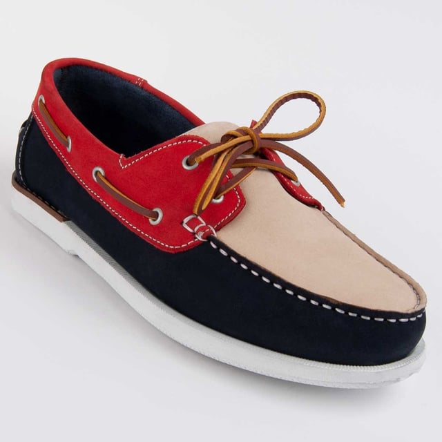 Purapiel Warranty, 10 years warranty. Casual boat shoes for men. Made with 100% natural leather, free of Chromium VI. Made with the highest quality materials. Hand-stitched. Non-slip rubber sole. Manufactured by other brands for our brand