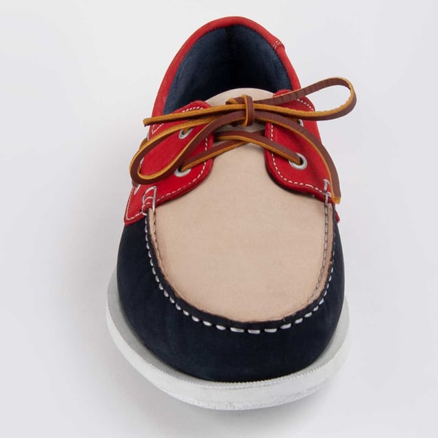 Purapiel Warranty, 10 years warranty. Casual boat shoes for men. Made with 100% natural leather, free of Chromium VI. Made with the highest quality materials. Hand-stitched. Non-slip rubber sole. Manufactured by other brands for our brand