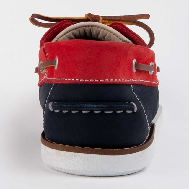 Purapiel Warranty, 10 years warranty. Casual boat shoes for men. Made with 100% natural leather, free of Chromium VI. Made with the highest quality materials. Hand-stitched. Non-slip rubber sole. Manufactured by other brands for our brand