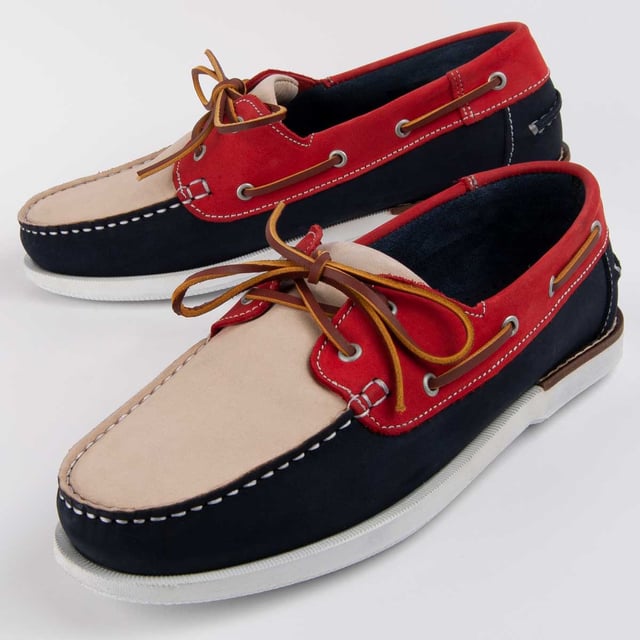 Purapiel Warranty, 10 years warranty. Casual boat shoes for men. Made with 100% natural leather, free of Chromium VI. Made with the highest quality materials. Hand-stitched. Non-slip rubber sole. Manufactured by other brands for our brand