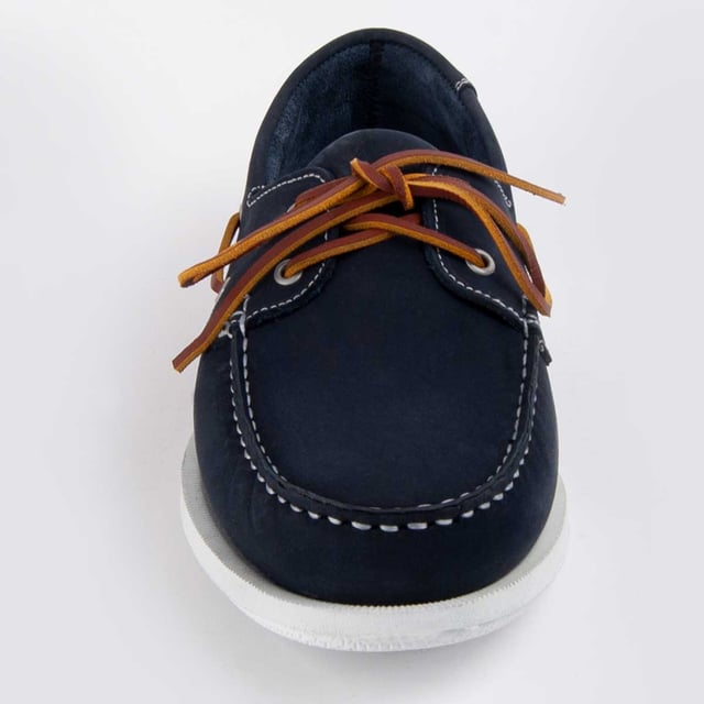 Garantía Purapiel, 10 años de garantía. Náutico casual para hombre. Fabricado en cuero 100% natural libre de Cromo VI. Materiales de máxima calidad. Cosido artesanal. Suela de goma antideslizante. Fabricado por otras marca para nuestra marca.