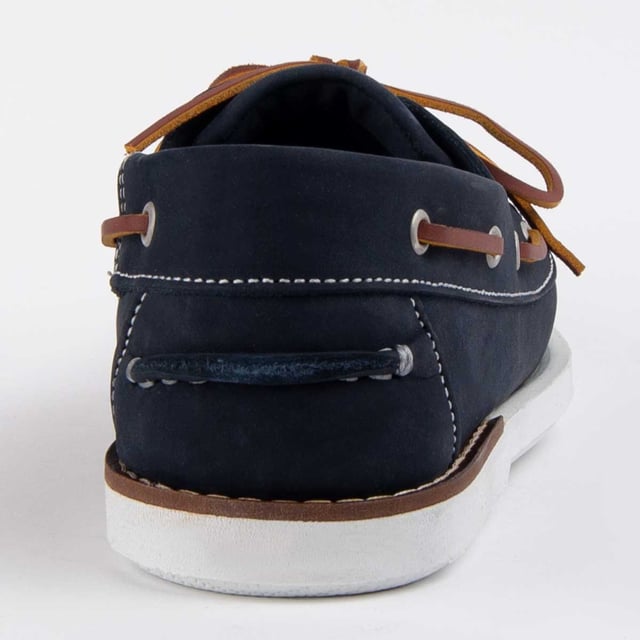 Garantía Purapiel, 10 años de garantía. Náutico casual para hombre. Fabricado en cuero 100% natural libre de Cromo VI. Materiales de máxima calidad. Cosido artesanal. Suela de goma antideslizante. Fabricado por otras marca para nuestra marca.