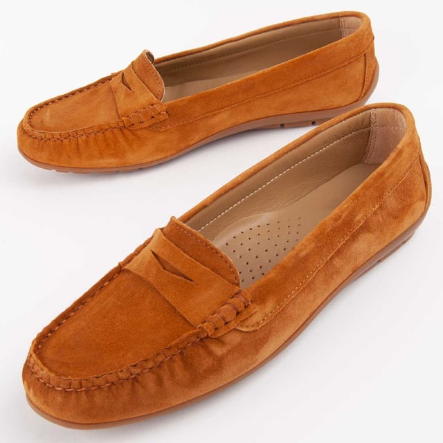 Purapiel Warranty, 10 years warranty. Casual loafers for women. Made with natural leather. Comfortable fit. Manufactured by other brands for our brand