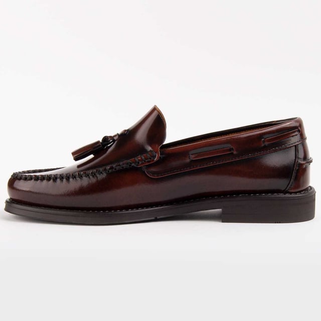 Purapiel Warranty, 10 years warranty. Classic loafers for men. Made with 100% natural leather, free of Chromium VI. Made with the highest quality materials. Non-slip rubber sole. Manufactured by other brands for our brand
