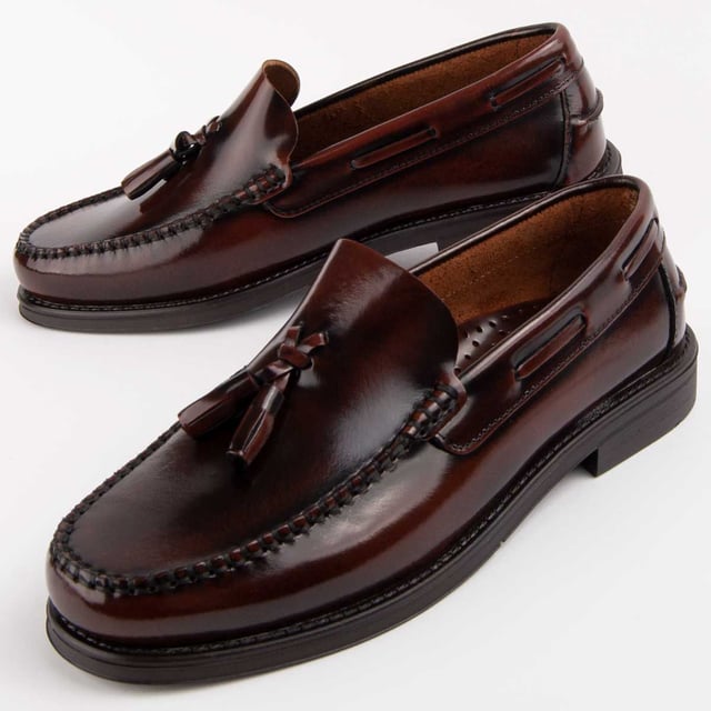 Purapiel Warranty, 10 years warranty. Classic loafers for men. Made with 100% natural leather, free of Chromium VI. Made with the highest quality materials. Non-slip rubber sole. Manufactured by other brands for our brand