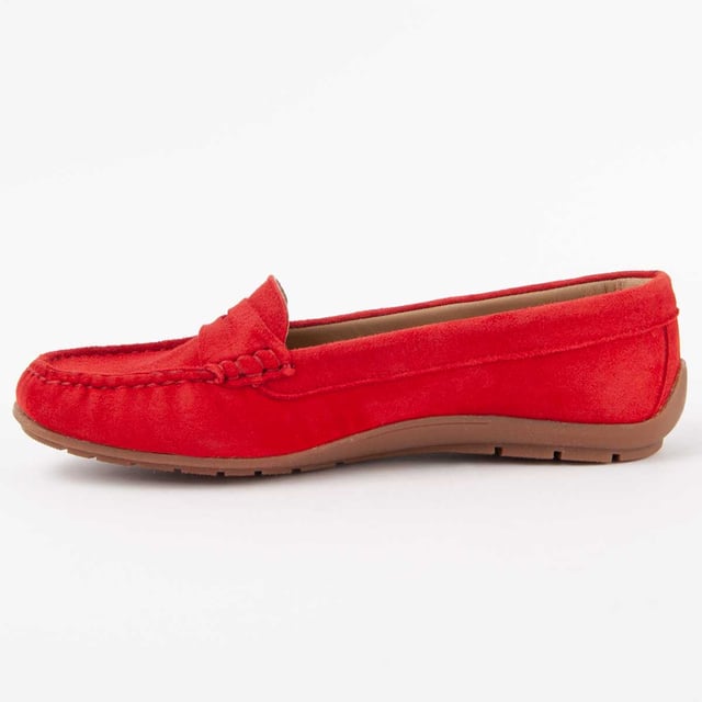 Purapiel Warranty, 10 years warranty. Casual loafers for women. Made with natural leather. Comfortable fit. Manufactured by other brands for our brand