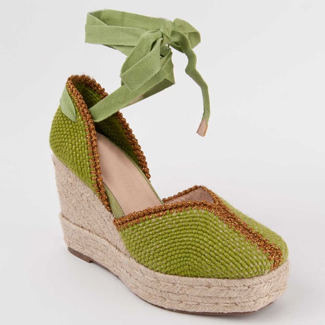 Alpargata de cuña para mujer. Plantilla de piel 100% natural. Calce cómodo. Fabricado por otras marcas para nuestra marca. Medidas aproximadas: 8 cm de cuña y 2 cm de plataforma.