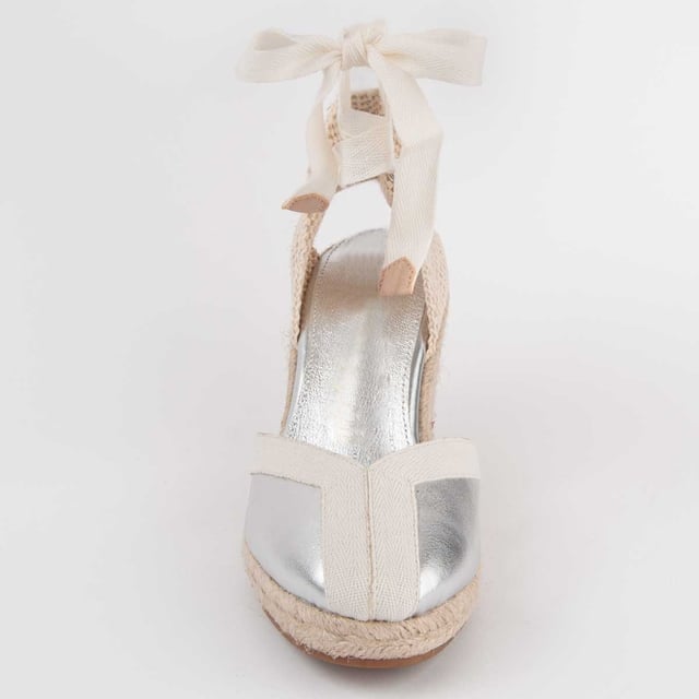 Wedge espadrille for women. 100% natural leather insole. Comfortable fit. Manufactured by other brands for our brand. Approximate measurements: 7 cm wedge and 2 cm platform.