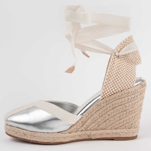 Wedge espadrille for women. 100% natural leather insole. Comfortable fit. Manufactured by other brands for our brand. Approximate measurements: 7 cm wedge and 2 cm platform.