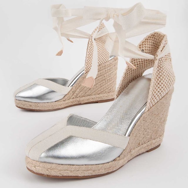 Wedge espadrille for women. 100% natural leather insole. Comfortable fit. Manufactured by other brands for our brand. Approximate measurements: 7 cm wedge and 2 cm platform.