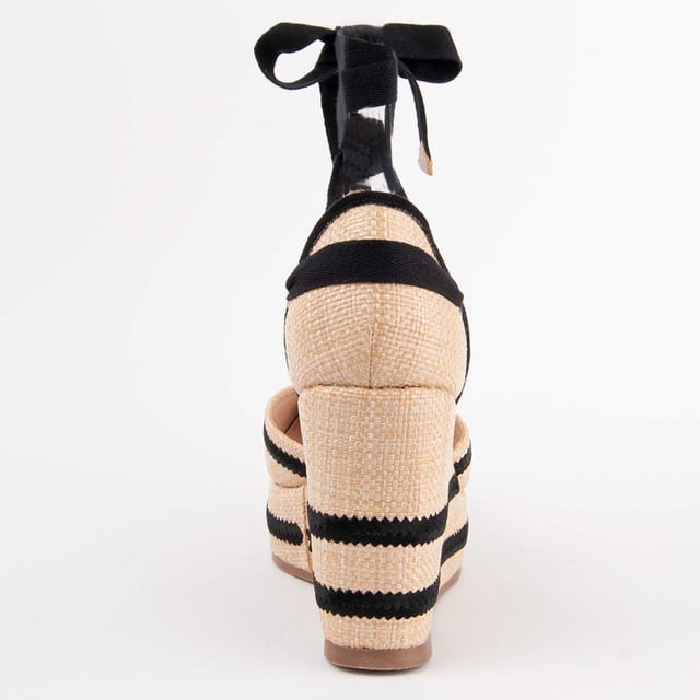 Alpargata de cuña para mujer. Plantilla de piel 100% natural. Calce cómodo. Fabricado por otras marcas para nuestra marca. Medidas aproximadas: 10 cm de cuña y 3 cm de plataforma.