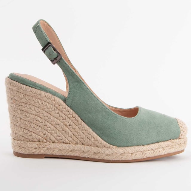 100 % natürliche Leder-Innensohle. Bequeme Passform. Hergestellt von anderen Marken für unsere Marke. Ungefähre Maße: 8 cm Keilabsatz und 2 cm Plattform.
