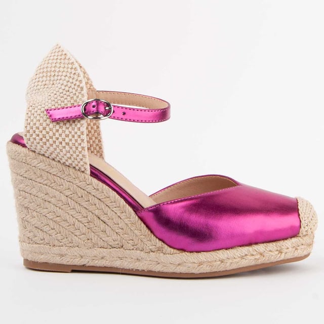 Alpargata de cuña para mujer. Plantilla de piel 100% natural. Calce cómodo. Fabricado por otras marcas para nuestra marca. Medidas aproximadas: 8 cm de cuña y 2 cm de plataforma.