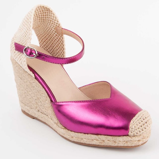 Alpargata de cuña para mujer. Plantilla de piel 100% natural. Calce cómodo. Fabricado por otras marcas para nuestra marca. Medidas aproximadas: 8 cm de cuña y 2 cm de plataforma.