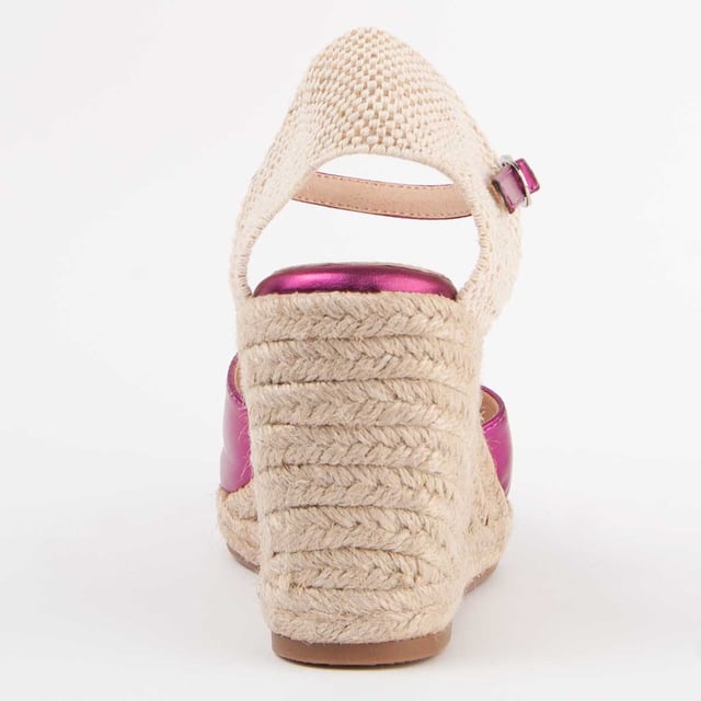 Alpargata de cuña para mujer. Plantilla de piel 100% natural. Calce cómodo. Fabricado por otras marcas para nuestra marca. Medidas aproximadas: 8 cm de cuña y 2 cm de plataforma.
