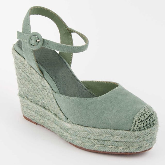 Wedge espadrille for women. 100% natural leather insole. Comfortable fit. Manufactured by other brands for our brand. Approximate measurements: 10 cm wedge and 3 cm platform.