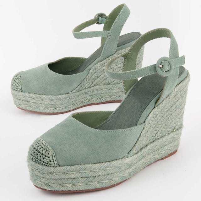 Wedge espadrille for women. 100% natural leather insole. Comfortable fit. Manufactured by other brands for our brand. Approximate measurements: 10 cm wedge and 3 cm platform.