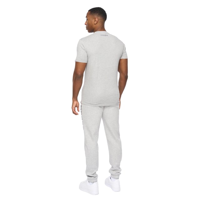 100% Cotton. Fabric: Soft Touch. Design: Back Print, Text. Neckline: Crew Neck. Sleeve-Type: Short-Sleeved. Woven Label. Fit: Regular. M: 40 in. L: 42 in. XL: 44 in.