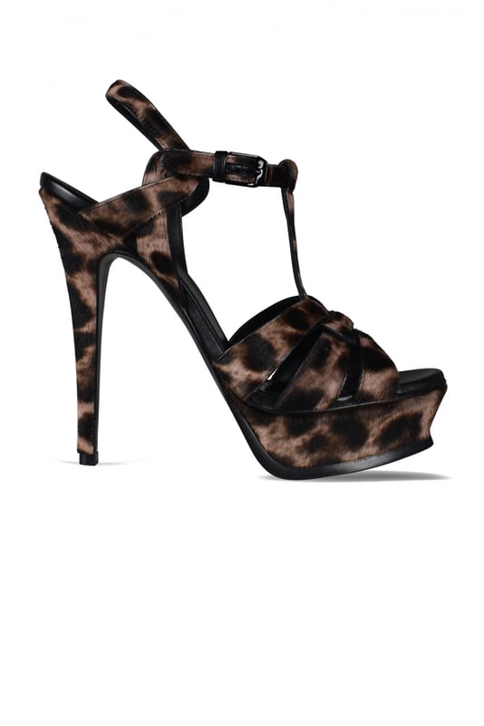 Tribute Saint Laurent-sandalen drachtig.Luipaardprint.Gekruiste, verstelbare enkelbandjes met Saint Laurent Paris gegraveerde gesp.Afgeschuind platform. Hakhoogte 13 cm inclusief 3 cm plateau. Leren zool. Gemaakt in Italië.