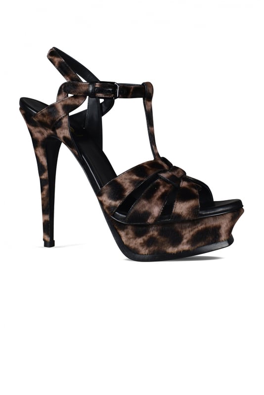 Tribute Saint Laurent-sandalen drachtig.Luipaardprint.Gekruiste, verstelbare enkelbandjes met Saint Laurent Paris gegraveerde gesp.Afgeschuind platform. Hakhoogte 13 cm inclusief 3 cm plateau. Leren zool. Gemaakt in Italië.