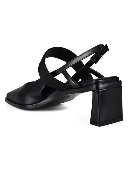 Slingback Kidskin en piel negra de Anest Collective.Correa de grosgrain con textura en contraste.Punta cuadrada.Tacón escultural.Correa fina ajustable al tobillo.Made in Italy.