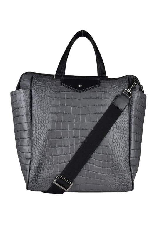 Cartera Jimmy Choo en piel gris efecto cocodrilo.Bolso de forma rectangular.Canesú delantero de piel negra Jimmy Choo.Asas de piel negra.Asa extraíble. 100% piel de becerro.Made in Italy.