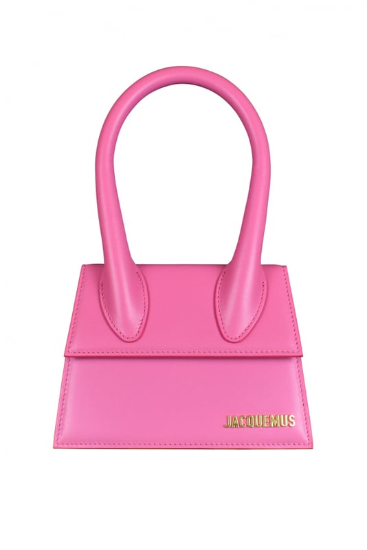 Bolso Jacquemus Le Chiquito moyen en piel rosa.Logotipo de Jacquemus dorado en la parte delantera.Cierre de solapa magnética.Un bolsillo interior.Bandolera desmontable.Dimensiones: 18 x 13,5 cm.100% cuero.Made in Italy.