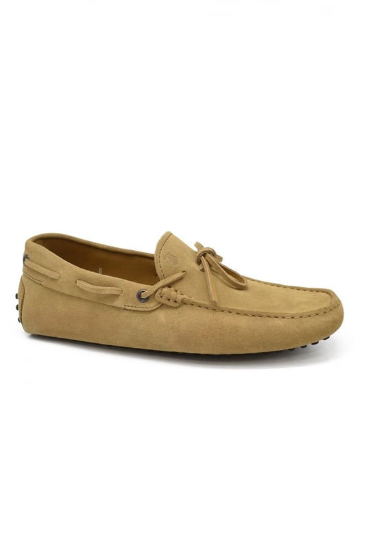 Tod's Mokassins aus beigem Wildleder.Schnürsenkel vorne gebunden.Gummisohle mit Nieten.Made in Italy.