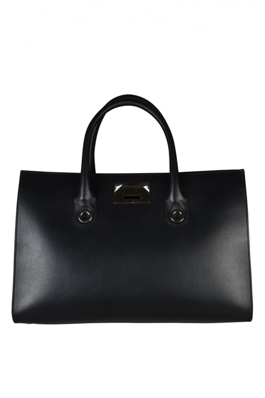Bolso Jimmy Choo Riley en piel negra lisa.Fuelles laterales.Logotipo de Jimmy Choo en relieve en el interior.Dimensiones: Largo 39,5 x Alto 26 x Ancho 15,5cm.Made in Italy.