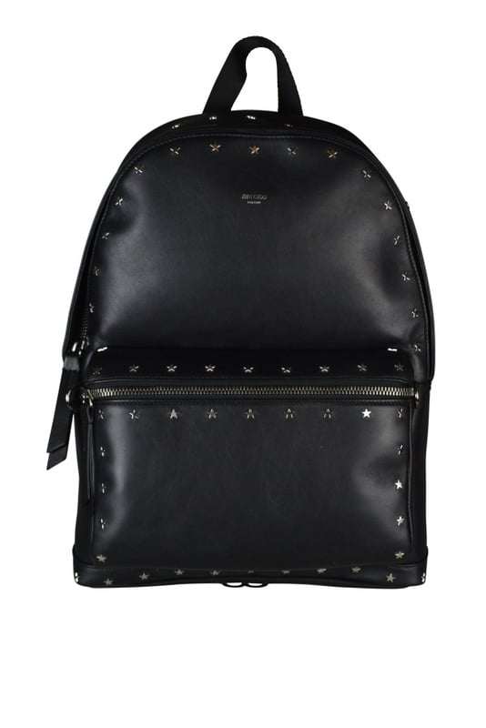 Mochila Wilmer Jimmy Choo en piel negra.Logotipo de Jimmy Choo en relieve en la parte delantera.Estrellas metálicas alrededor de la bolsa.Gran bolsillo con cremallera en la parte delantera.Correas negras ajustables.Dimensiones: profundidad 12 cm x altura 43 cm x anchura 31 cm.Made in Italy.