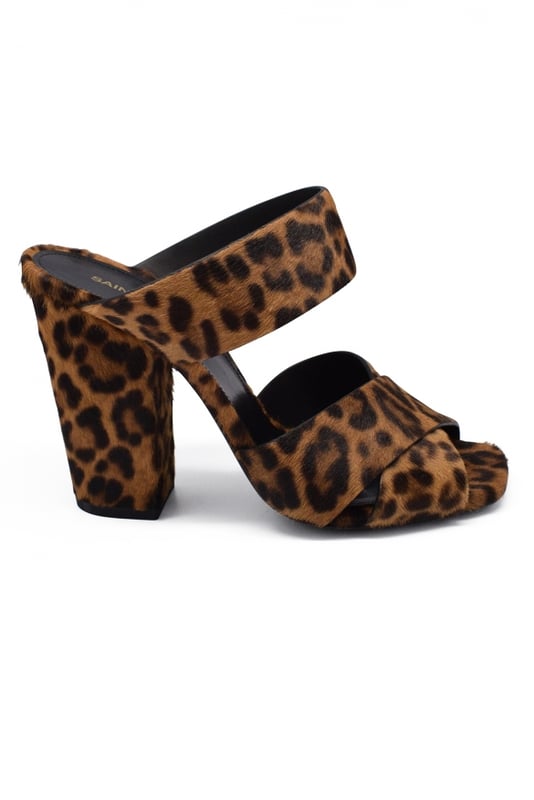 Sandalias de tiras Saint Laurent en piel de becerro de leopardo.Altura del tacón 10,5 cm.Suela de cuero.Made in Italy.
