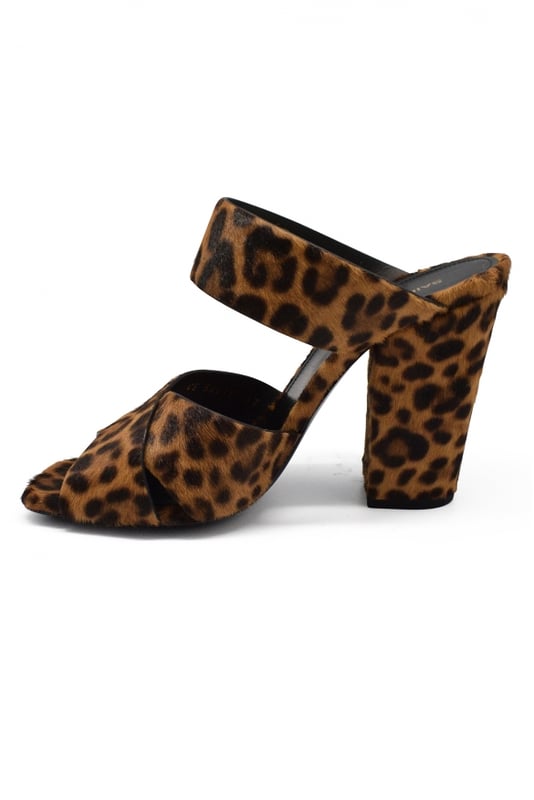 Sandalias de tiras Saint Laurent en piel de becerro de leopardo.Altura del tacón 10,5 cm.Suela de cuero.Made in Italy.