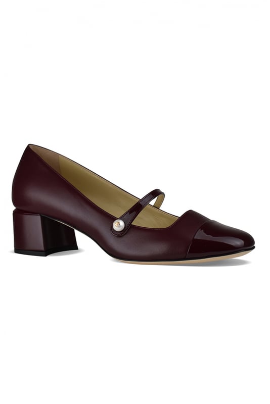 Sandalias de piel negra efecto cocodrilo de Tom Ford.Estilo de tiras. Hebilla en el tobillo.Acabados dorados.Tacón de espejo dorado.Puntera abierta redondeada.Altura del tacón 12 cm.Made in Italy.