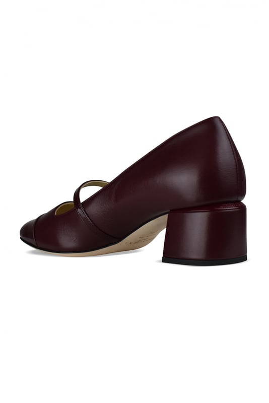 Sandalias de piel negra efecto cocodrilo de Tom Ford.Estilo de tiras. Hebilla en el tobillo.Acabados dorados.Tacón de espejo dorado.Puntera abierta redondeada.Altura del tacón 12 cm.Made in Italy.