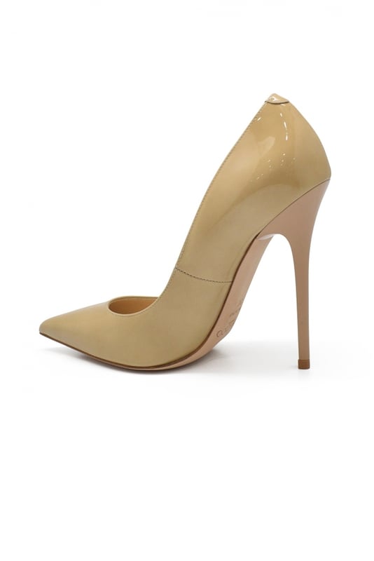 Zapatos de tacón Anouk Jimmy Choo en charol nude.Tacón de aguja.Forro de cuero.Suela de cuero.Altura tacón 12 cm.Made in Italy.