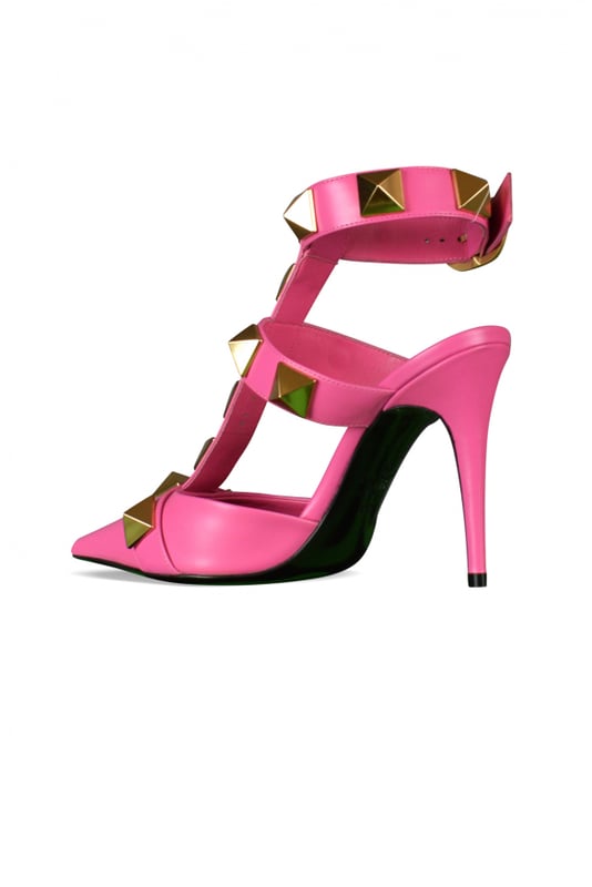Zapatos de salón Valentino Garavani Roman Stud en piel de becerro rosa.Correa con grandes tachuelas.Tachuelas grandes de 18 mm en acabado de latón envejecido.Correa de tobillo ajustable con una gran hebilla.Altura del tacón: 10 cm.100% piel de becerro.Made in Italy.