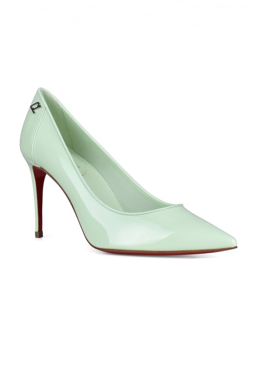 Zapatos de tacón Christian Louboutin Sporty Kate 85.De charol verde claro.Insignia  CL  en la parte trasera.Puntera en punta.Tacón de aguja de 8,5 cm.Made in Italy.