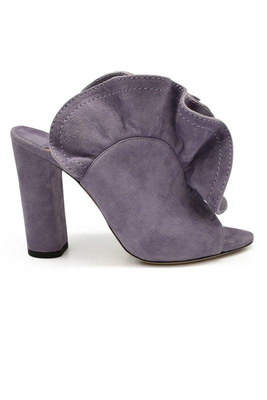 Jimmy Choo Haile 100 Muiltjes Paars Jimmy Choo Haile 100 suède muiltje met open neus. Leren zool. Hakhoogte 10 cm. Gemaakt in Italië.