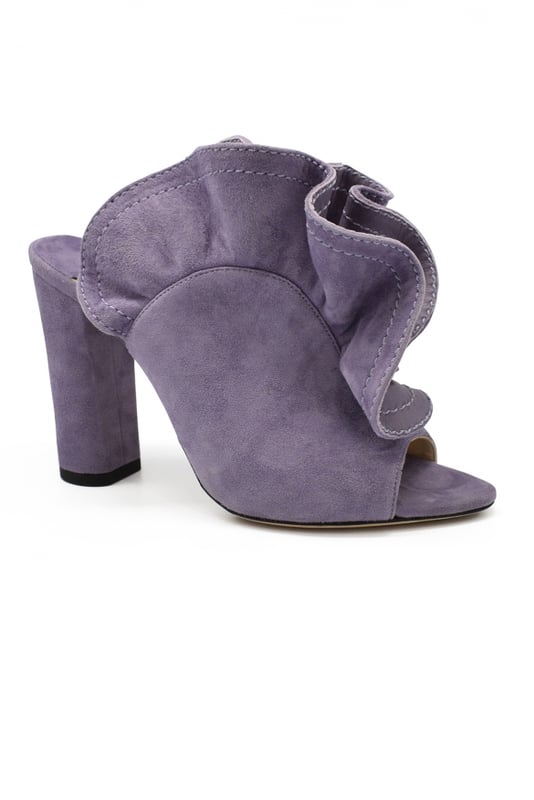 Jimmy Choo Haile 100 Muiltjes Paars Jimmy Choo Haile 100 suède muiltje met open neus. Leren zool. Hakhoogte 10 cm. Gemaakt in Italië.
