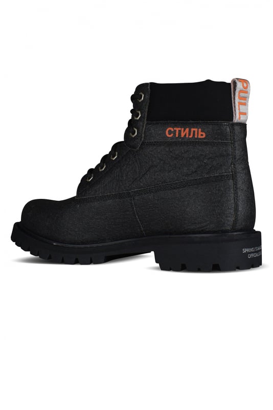Schwarze Stiefeletten von Heron Preston.Schnürverschluss.СТИЛЬ-Aufdruck in Orange.Gummisohle.80 % Kunstleder, 20 % Polyamid.